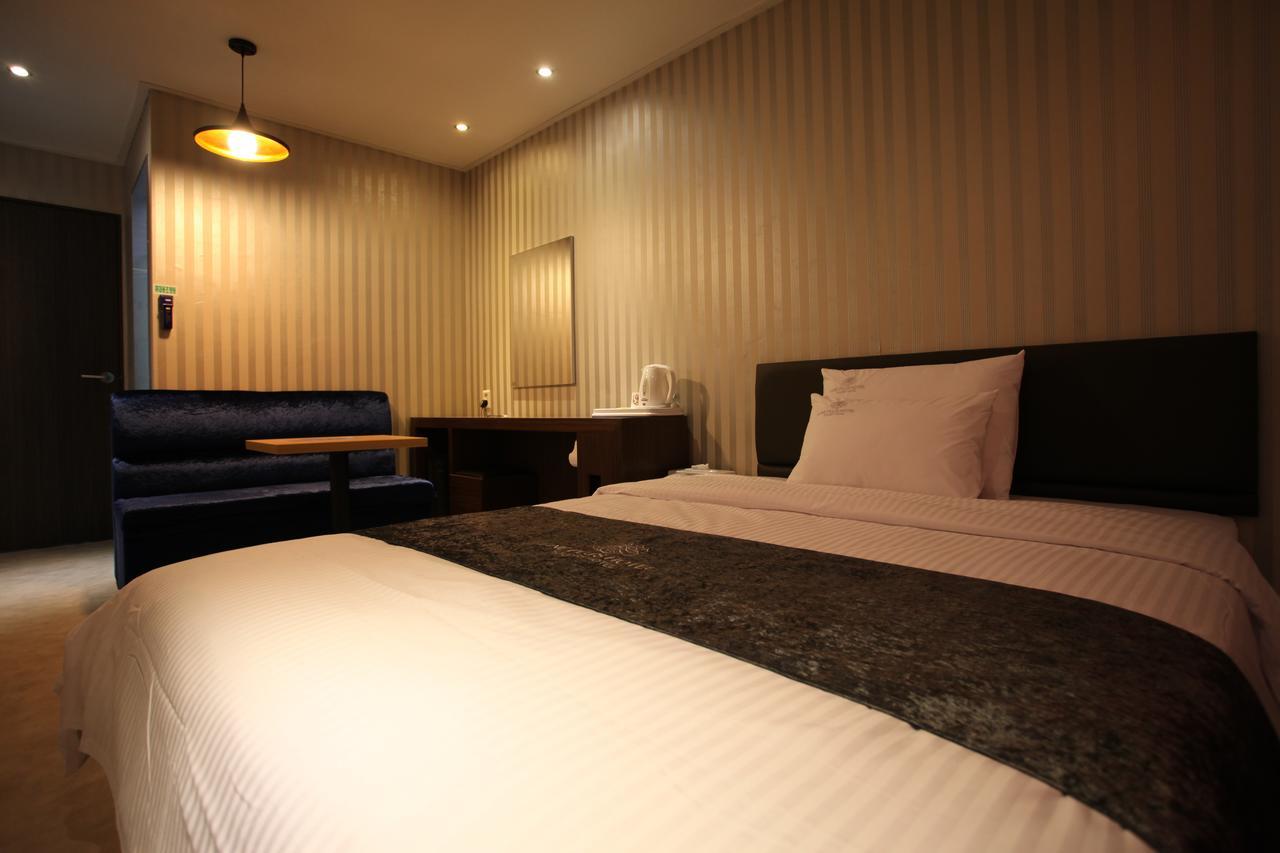 Lineplus Hotel Kimpho Kültér fotó